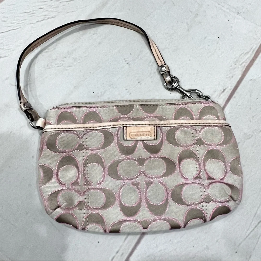 Coach Daisy Outline Signature C Monogram Metallic Khaki Pink Wristlet